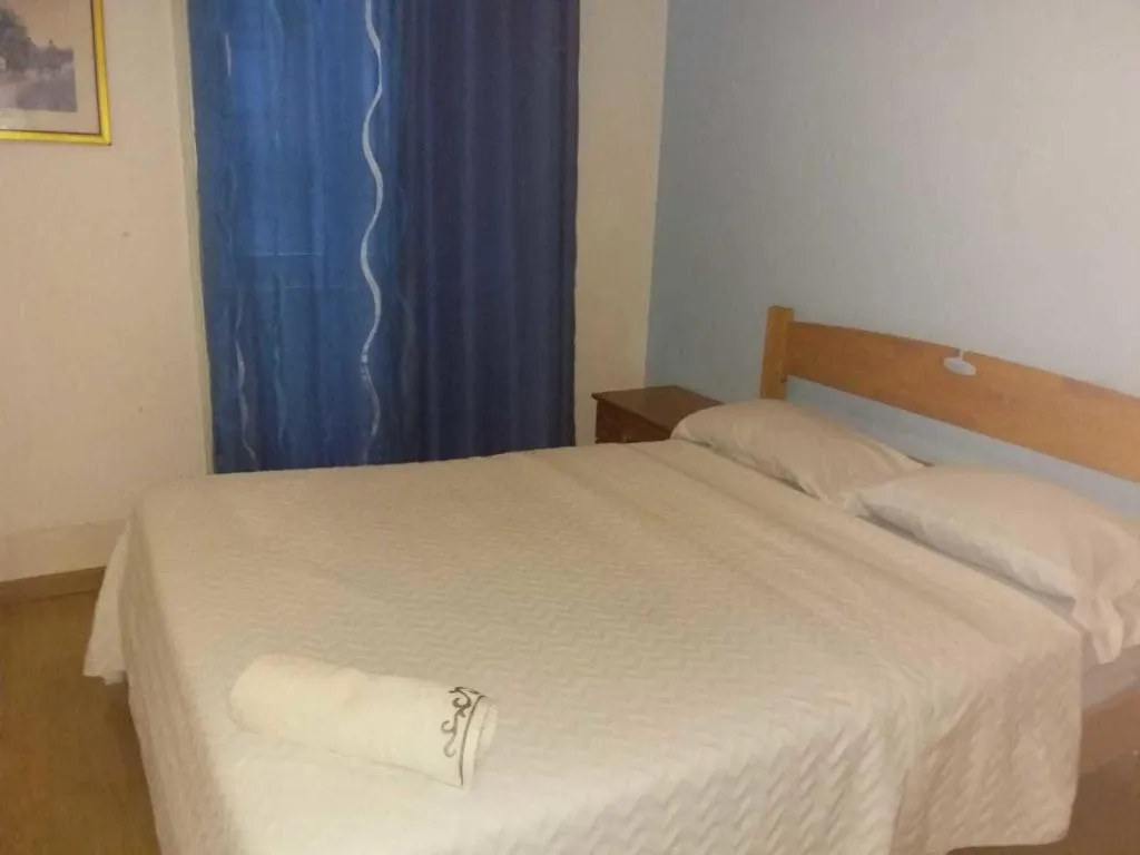 Room, Private Accommodation Hostel, Lisbon