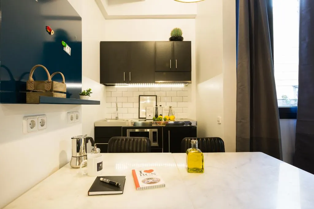 APARTMENT TWO BEDROOMS Room, La Mare by The Streets, Barcelona