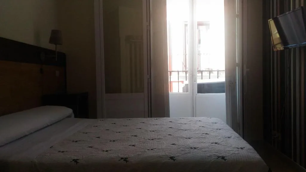 Room, Hostal Alaska, Madrid