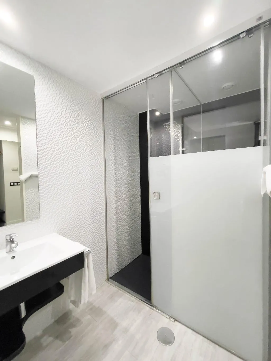 DOUBLE STANDARD Room, Avenida de España, Madrid
