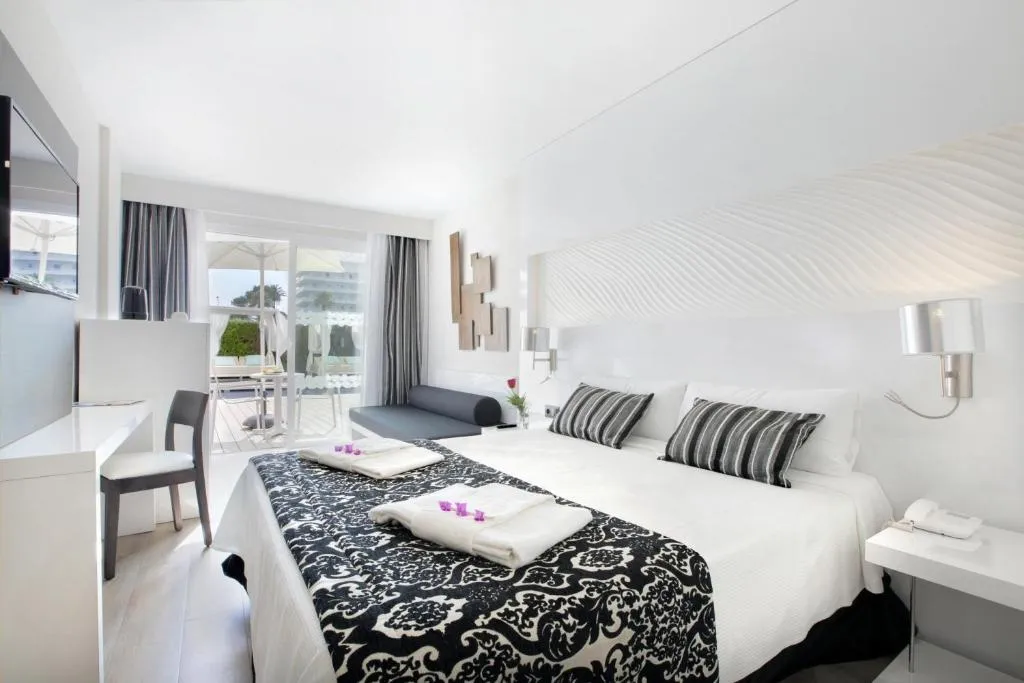 JUNIOR SUITE POOL VIEW Room, Mar Hotels Playa de Muro Suites, Majorca