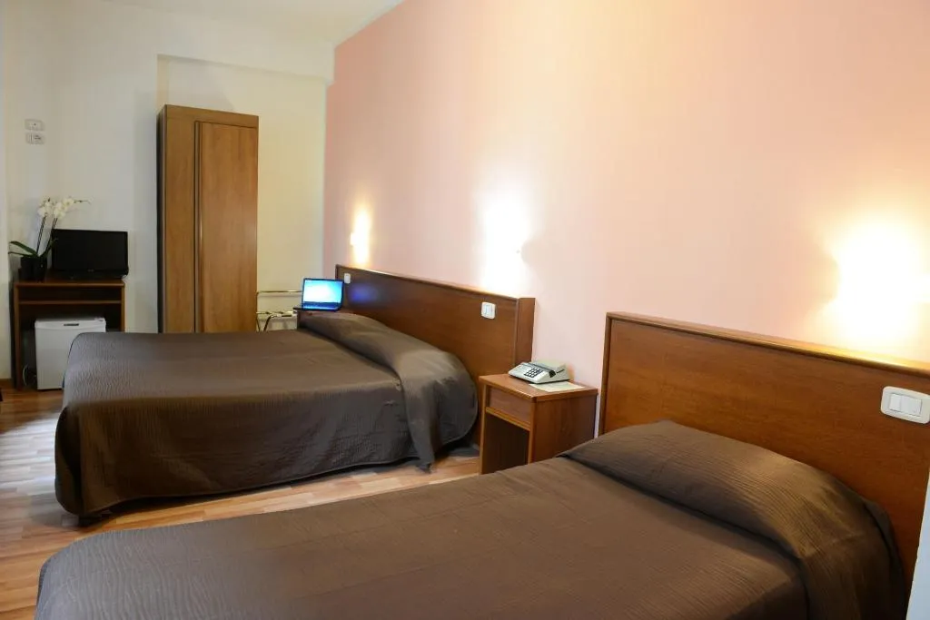 Room, Astor, Perugia