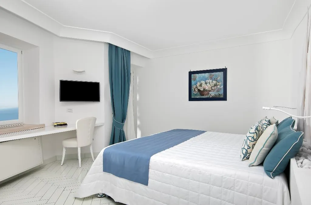 DOUBLE DELUXE SEA VIEW Room, Le Agavi hotel, Naples
