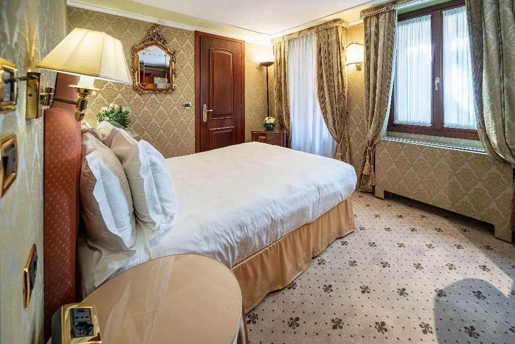 Room, Colombina, Venice