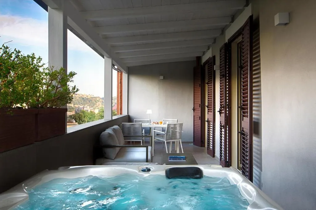 SUITE WITH JACUZZI Room, Montespina Park Hotel, Naples
