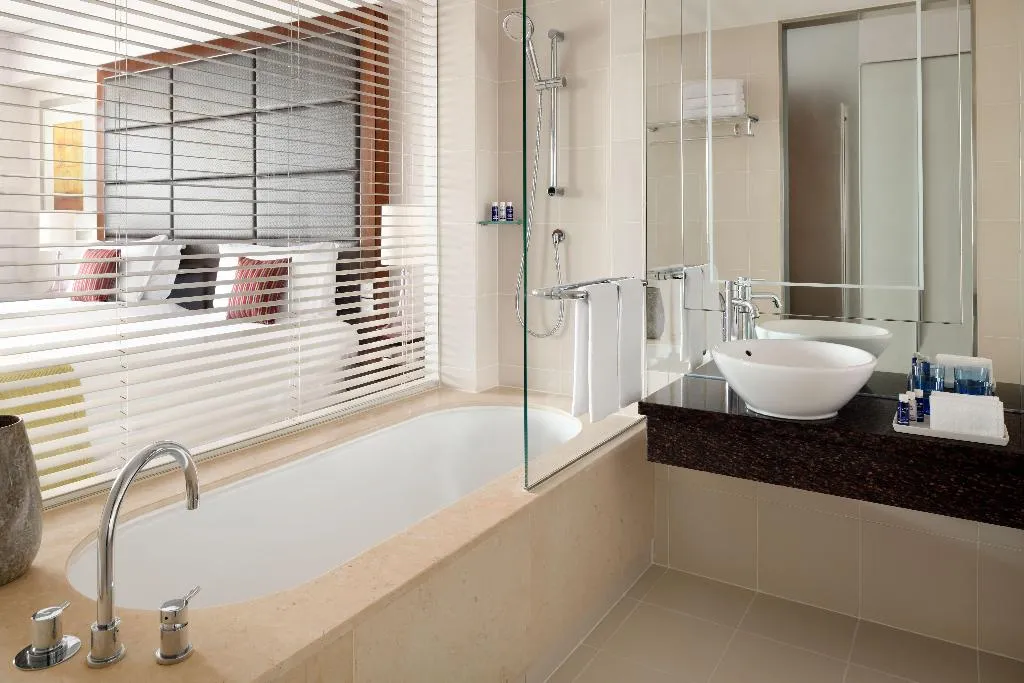 TWIN WITH VIEWS Room, Crowne Plaza Dubai Festival City, Dubai
