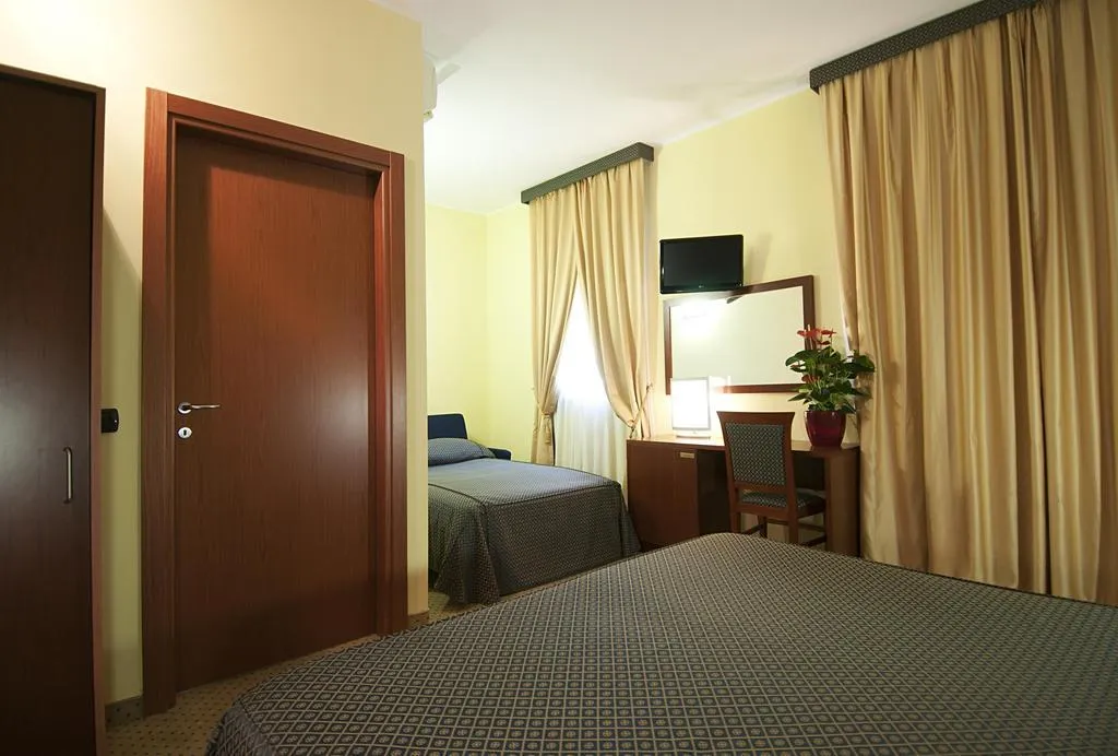 TRIPLE STANDARD Room, Hotel Domus Expo, Milan