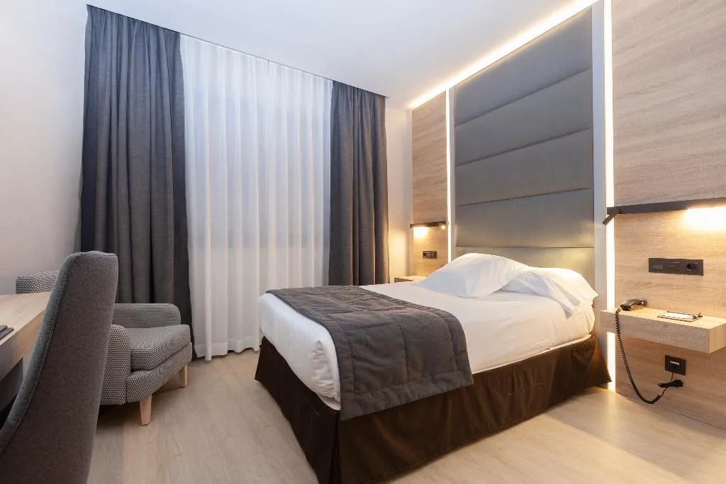 SINGLE DELUXE Room, Liabeny, Madrid