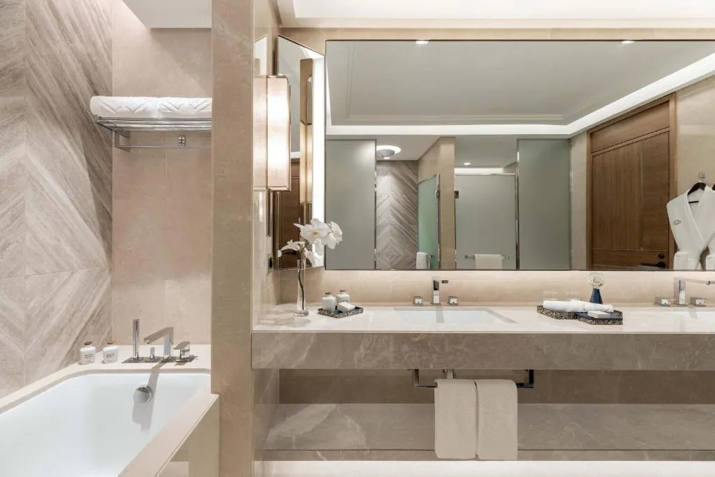 DOUBLE LUXURY Room, Taj Exotica Resort & Spa, The Palm Dubai, Dubai