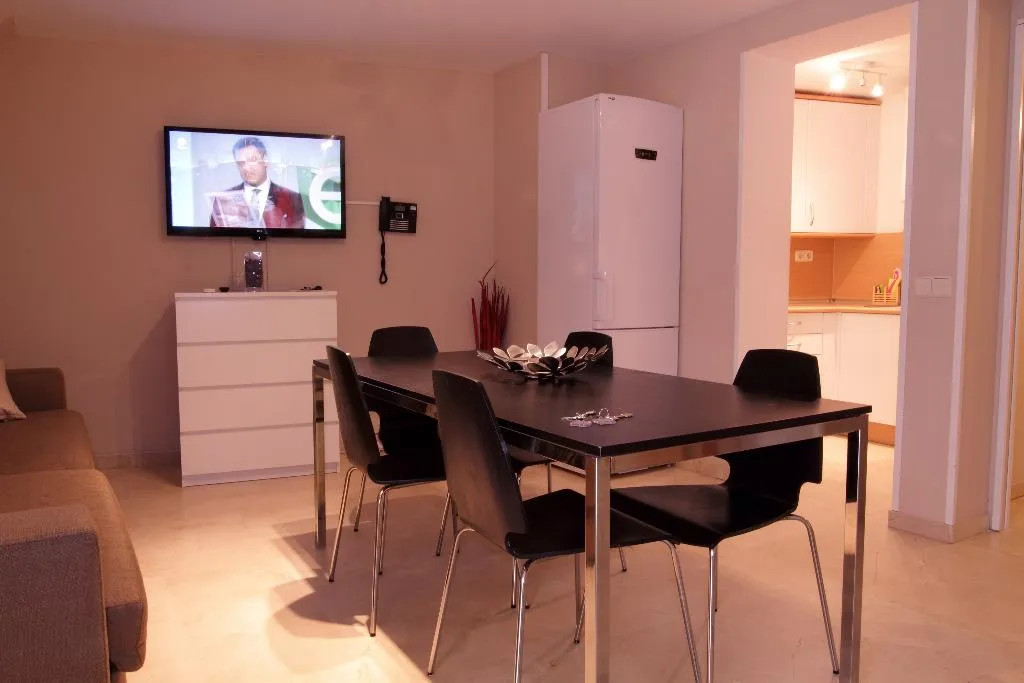 APARTMENT CAPACITY 5 TWO BEDROOMS Room, Suites You Mercury, Madrid