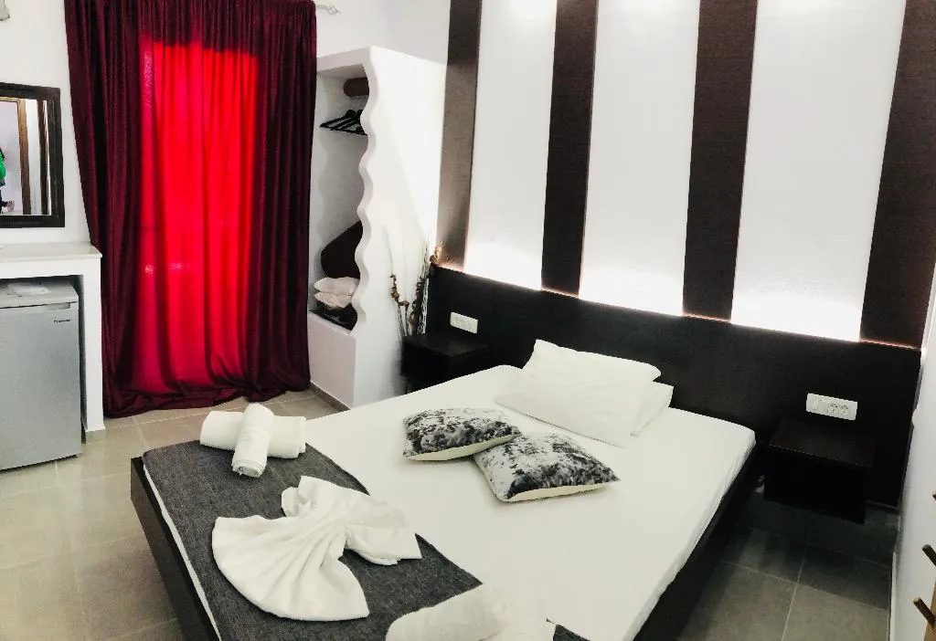 Double or Twin STANDARD Room, Villa Livadaros, Santorini