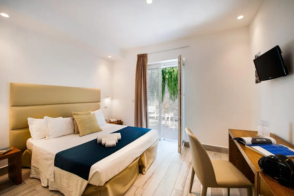 Double or Twin GARDEN VIEW Room, Relais Manfredi, Naples
