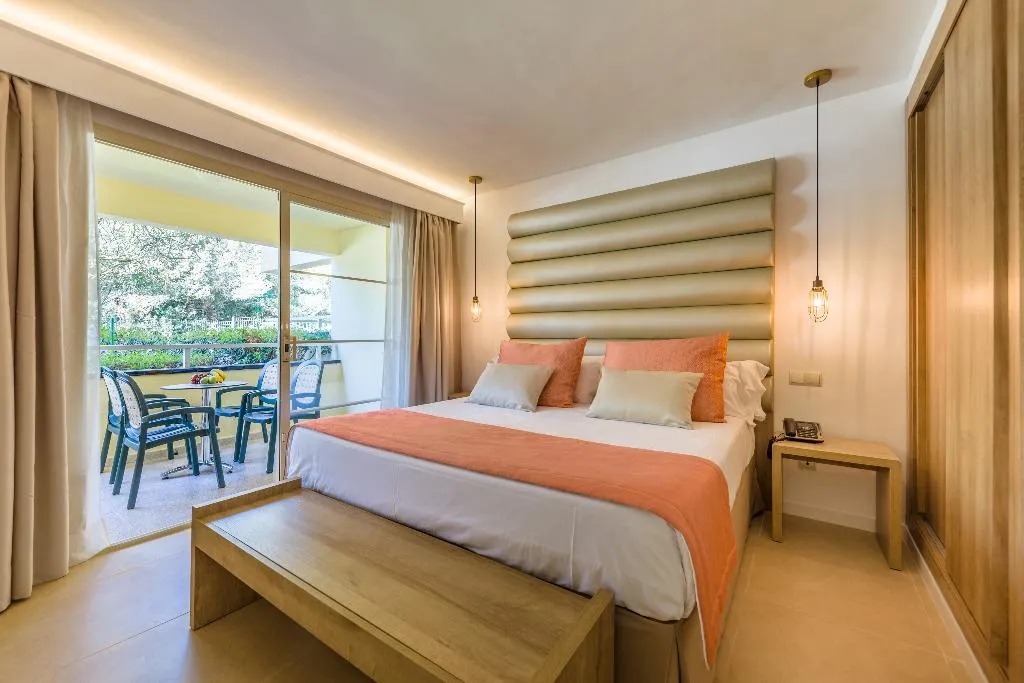FAMILY ROOM STANDARD Room, Zafiro Cala Mesquida, Majorca