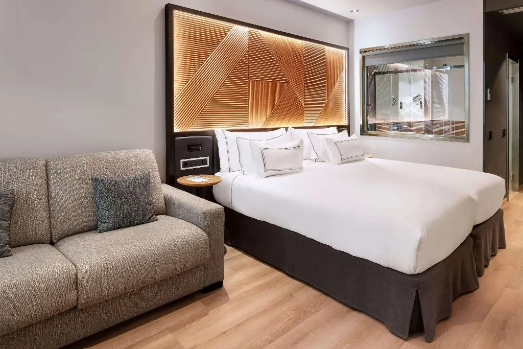 DOUBLE PREMIUM Room, Melia Avenida America, Madrid
