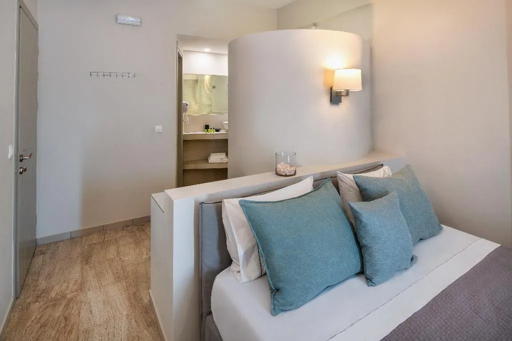 Double or Twin SUPERIOR Room, Fomithea, Santorini