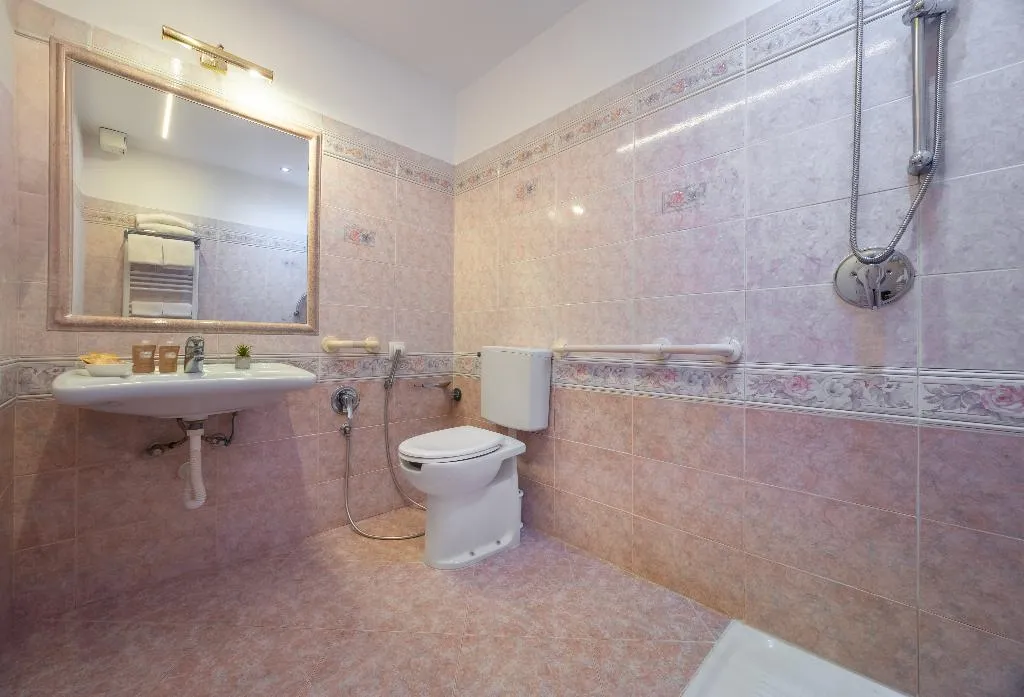 Double or Twin STANDARD Room, Palladium Palace, Rome