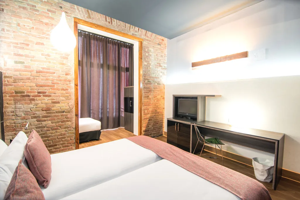 TRIPLE STANDARD Room, Petit Palace Museum, Barcelona