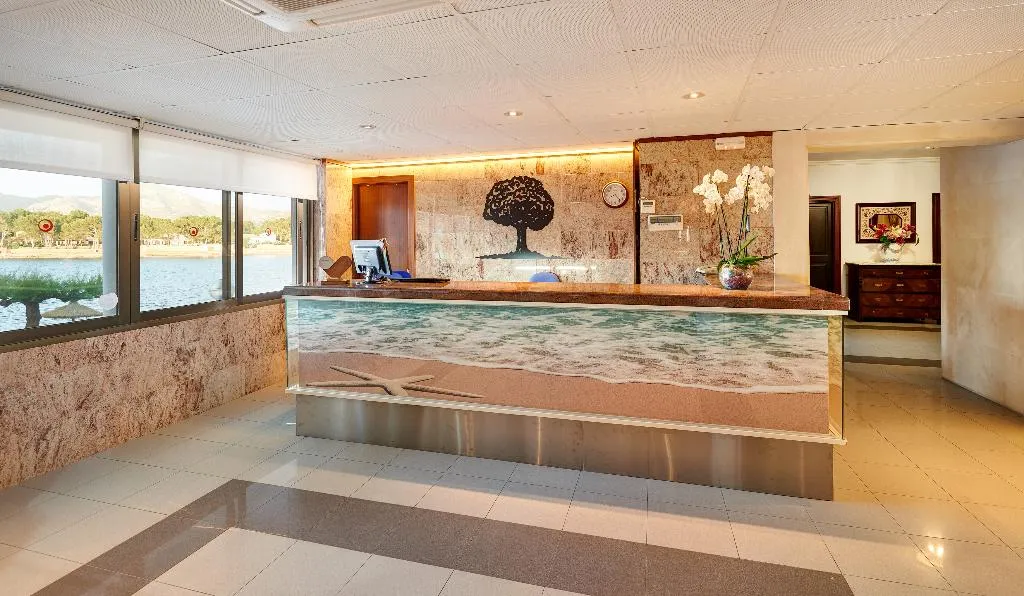 Lobby, More, Majorca