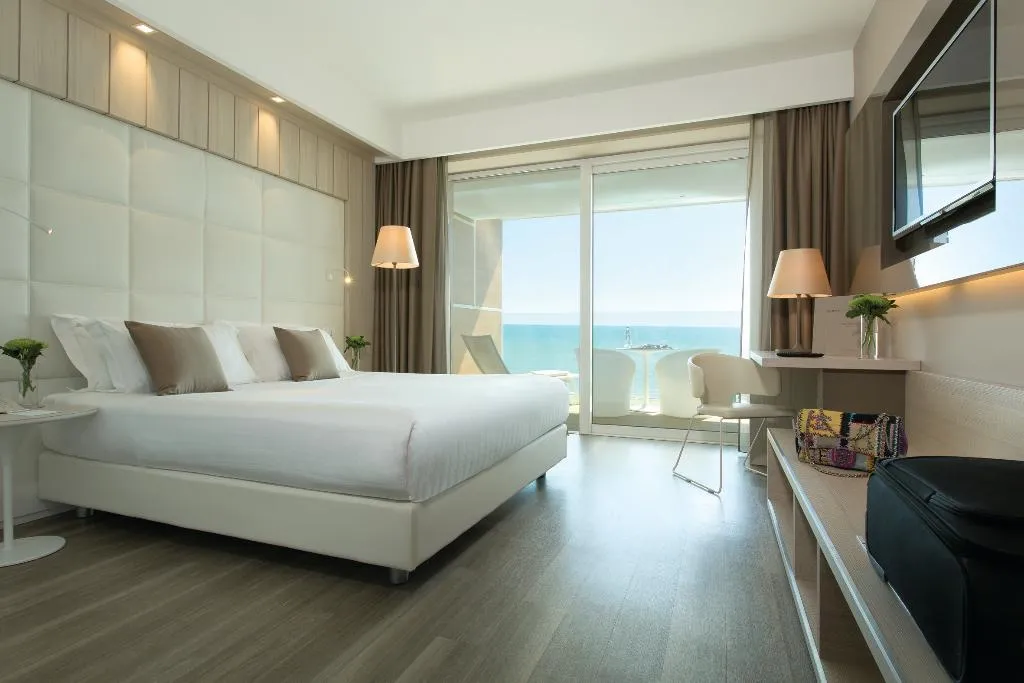 DOUBLE DELUXE SEA VIEW Room, Almar Jesolo Resort & Spa, Venice