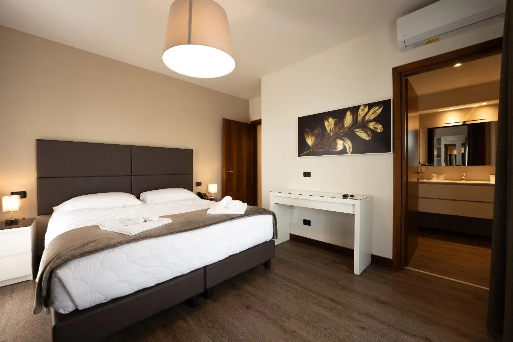 SUITE LUXURY Room, Hotel Gardenia Sirmione, Milan