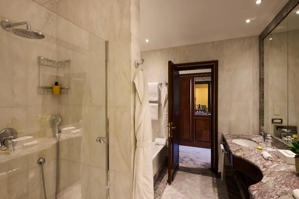 JUNIOR SUITE WITH TERRACE WITH VIEWS Room, Anantara Palazzo Naiadi Rome Hotel, Rome