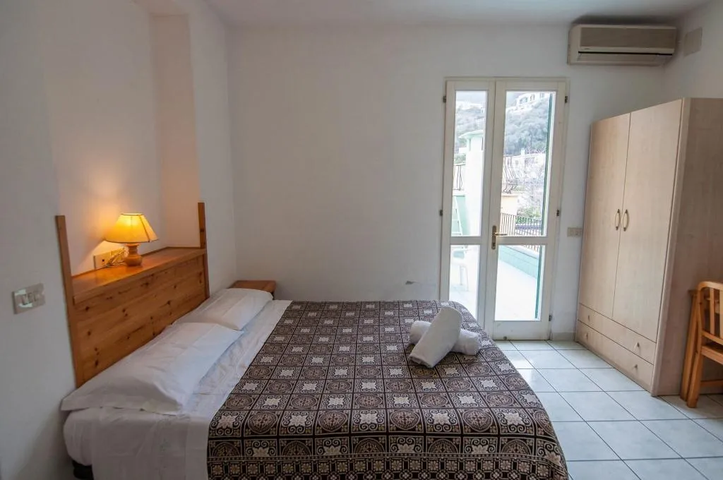 Room, Albergo Macrì, Naples