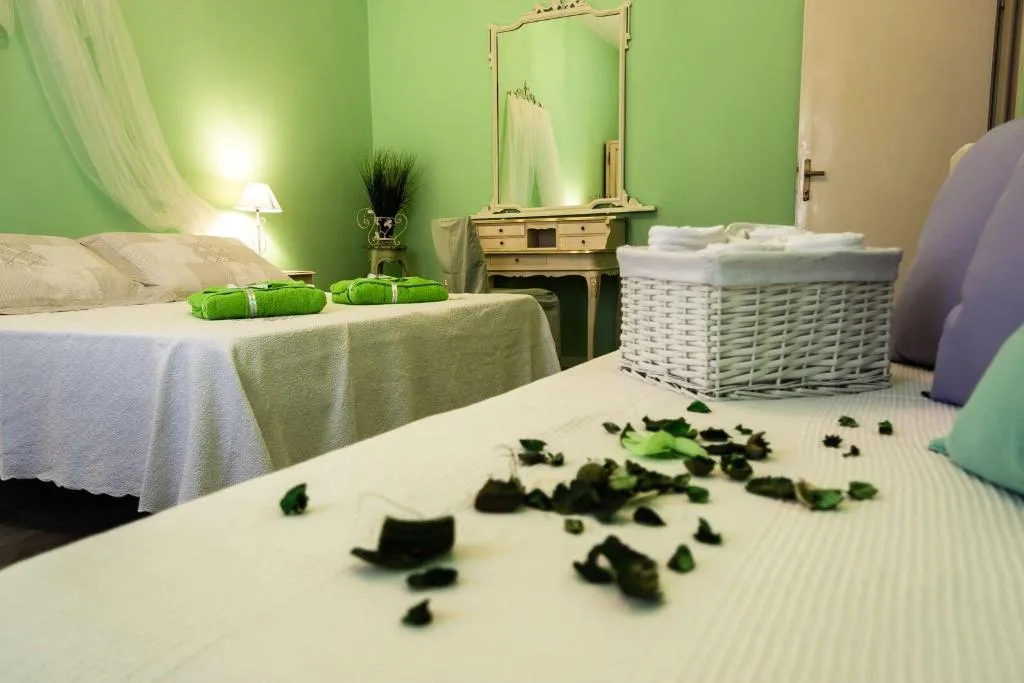 Room, Bric à Brac, Florence