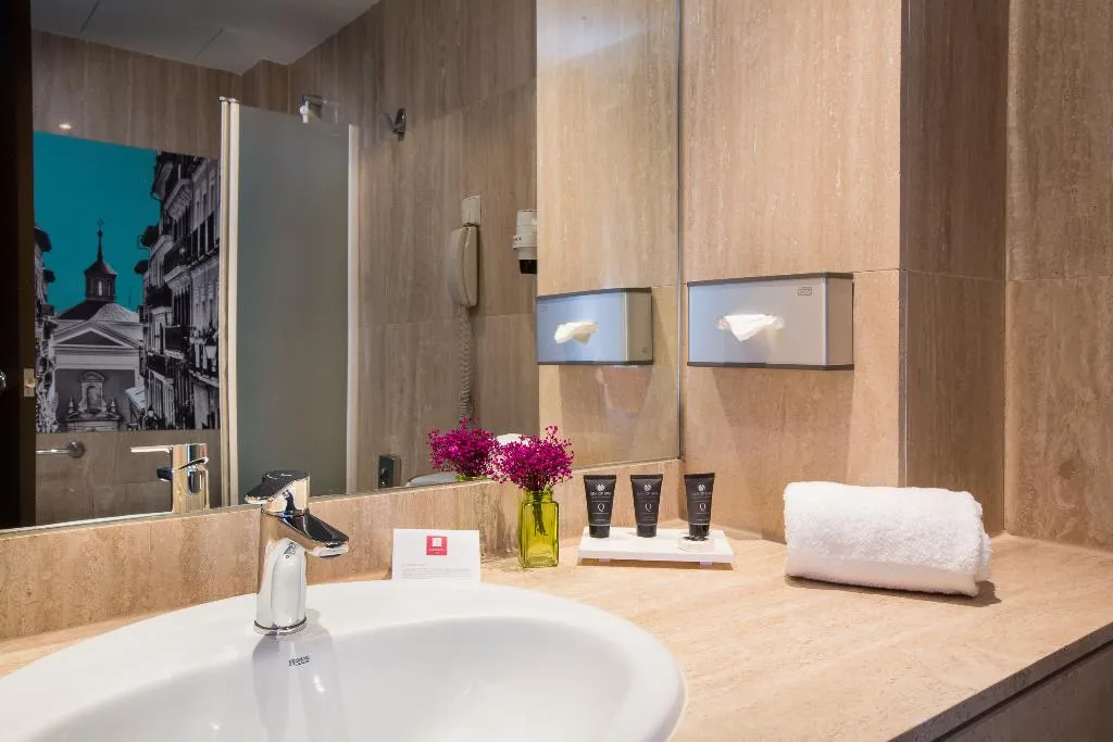 SINGLE DELUXE Room, Leonardo Boutique Hotel Madrid, Madrid