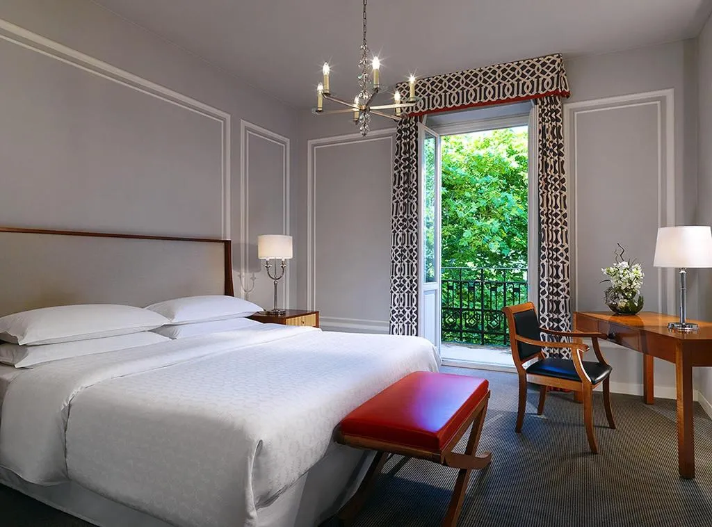 DOUBLE EXECUTIVE KING BED Room, Sheraton Diana Majestic, Milan