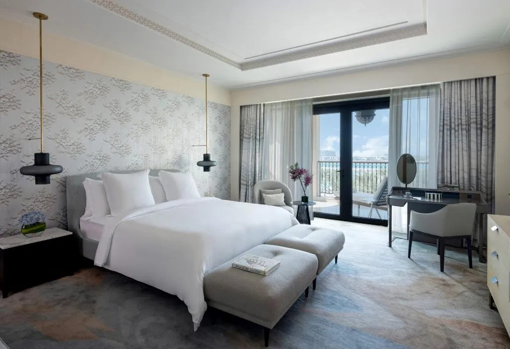 SUITE KING SIZE BED Room, Four Seasons Resort Dubai at Jumeirah Beach, Dubai