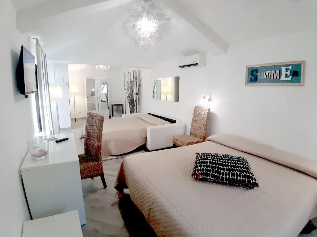 SUITE CAPACITY 4 Room, Esperidi Resort, Naples