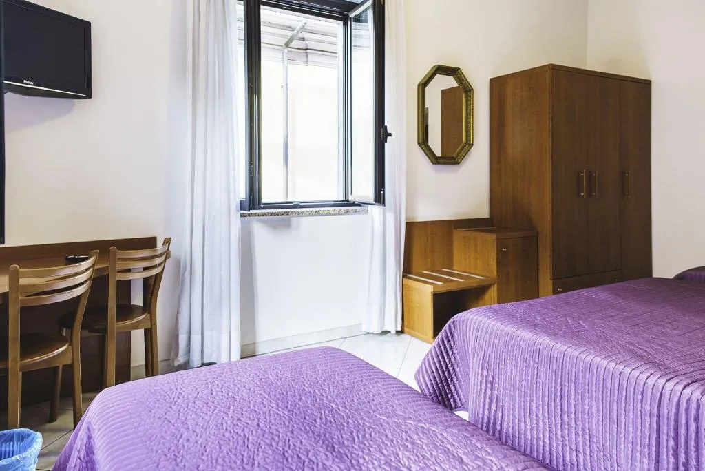 Room, Hotel Venini, Milan