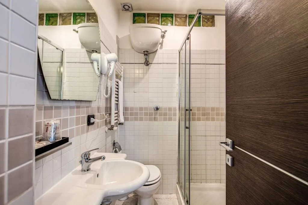 Room, Roma Da Noi, Naples