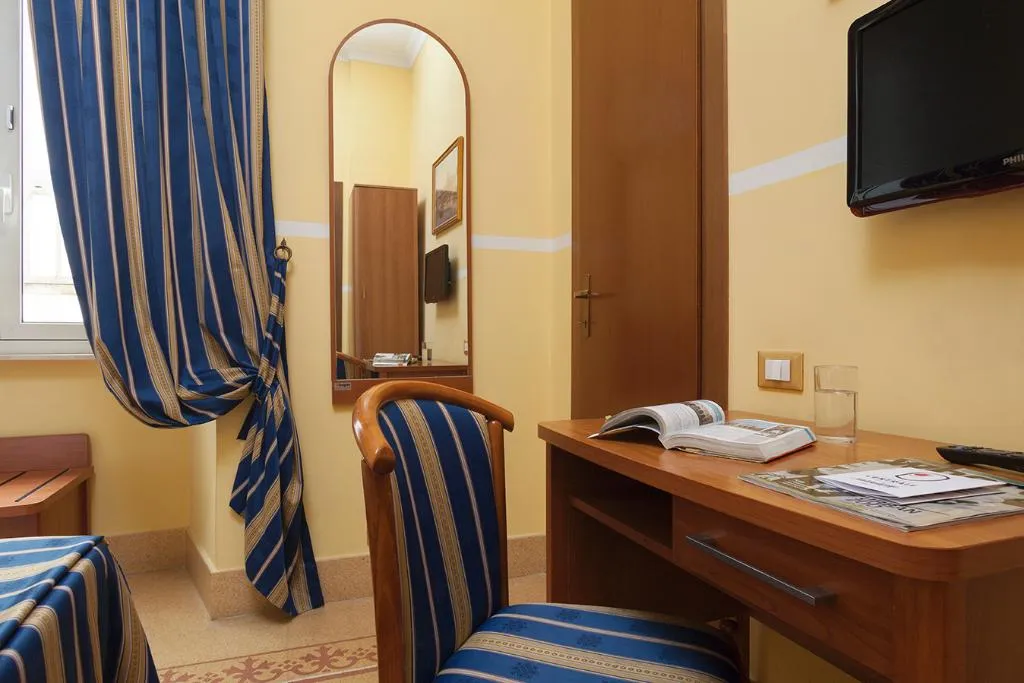 DOUBLE STANDARD Room, Hotel Kennedy, Rome