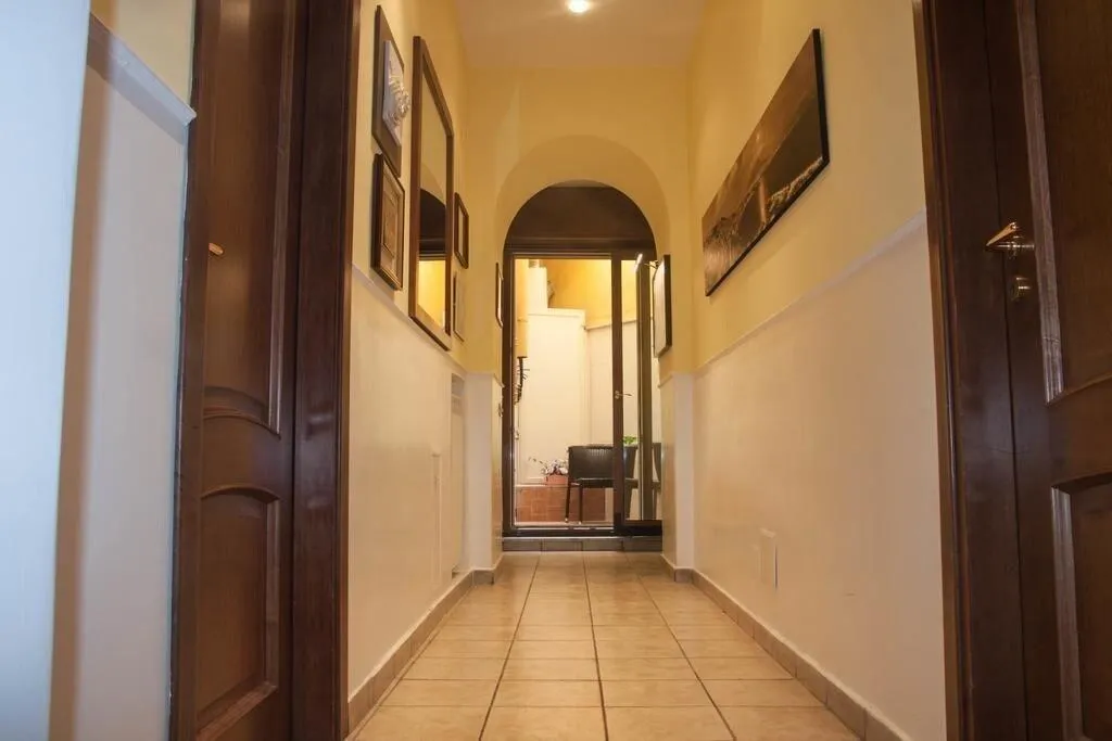 Room, Del Corso, Naples