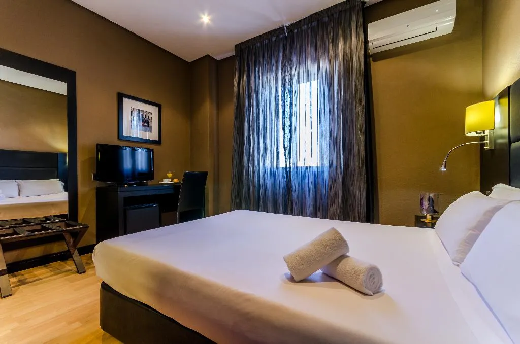 DOUBLE SUPERIOR Room, Virgen de los Reyes, Seville