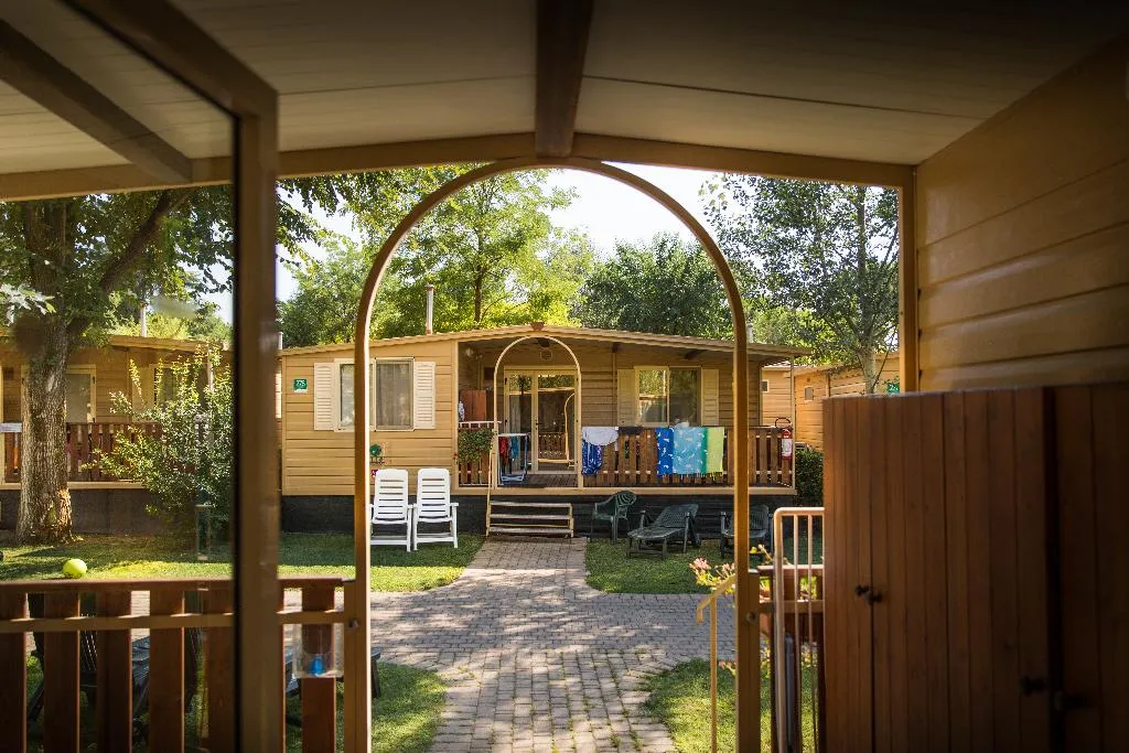 BUNGALOW CAPACITY 3 Room, hu I Pini Village, Rome