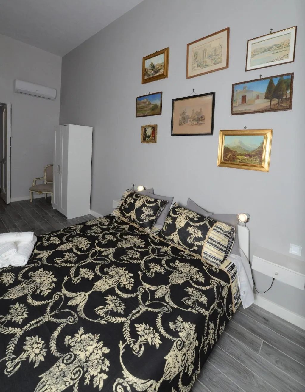 Room, Paulos Valletta, Malta