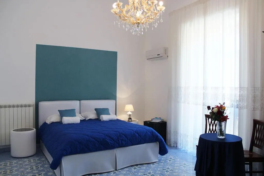 Room, Piazza Tasso B B, Naples
