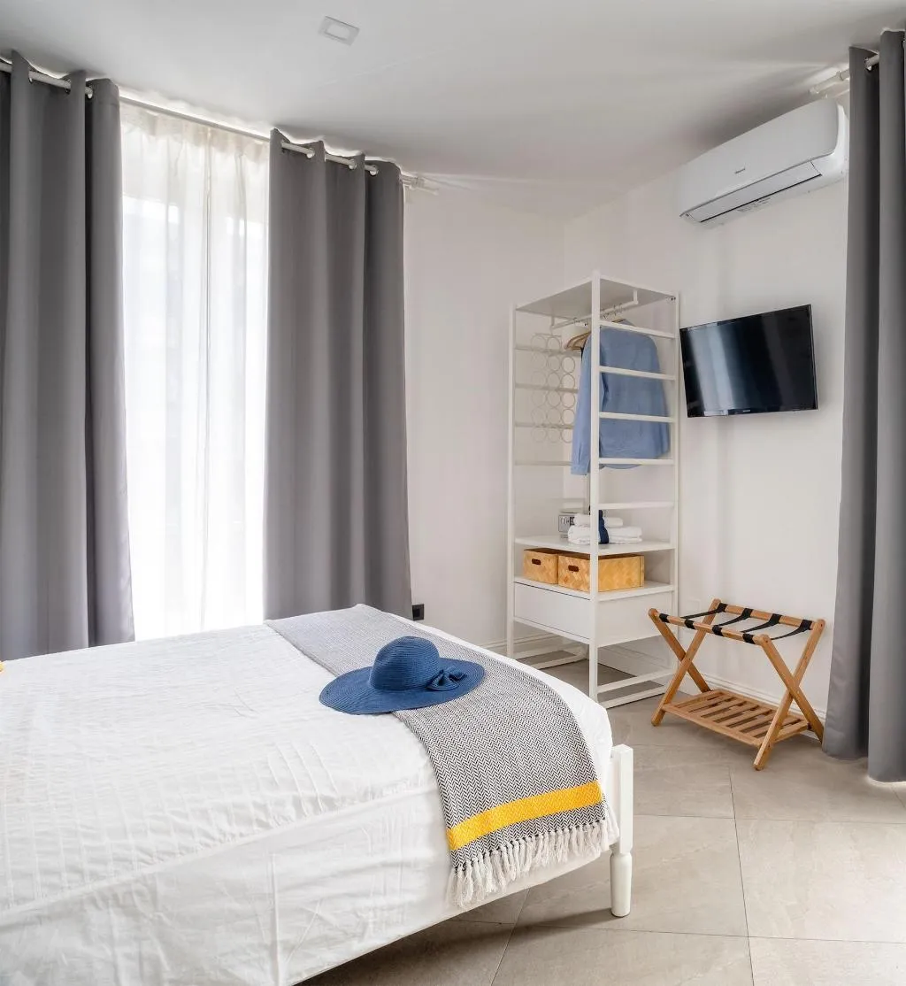 Room, Spigolehouse, Catania