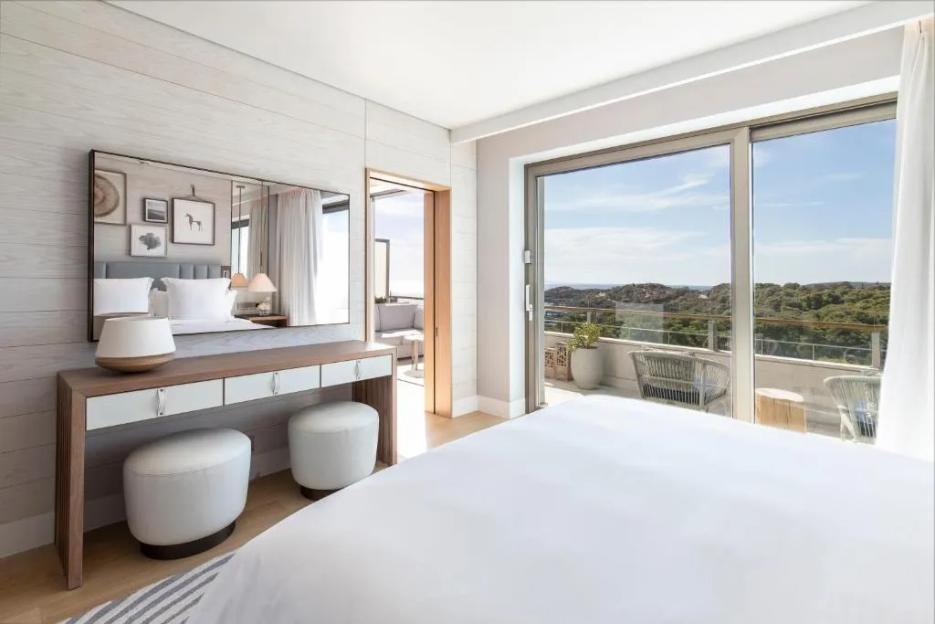JUNIOR SUITE KING SIZE BED Room, Four Seasons Astir Palace Hotel Athens, Athens