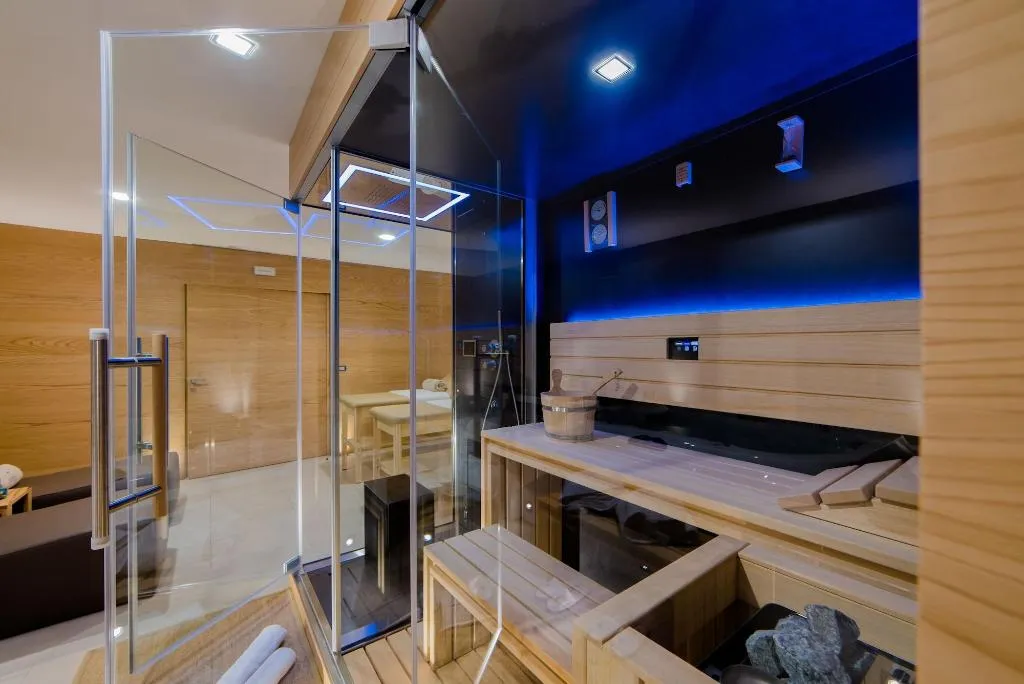 Sports and Entertainment, Cumeja Beach Club & Hotel, Naples