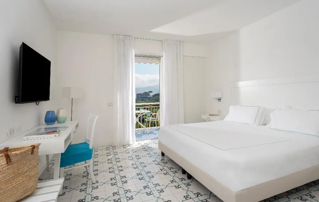 DOUBLE SEA VIEW WITH BALCONY Room, Grand Hotel Vesuvio, Naples