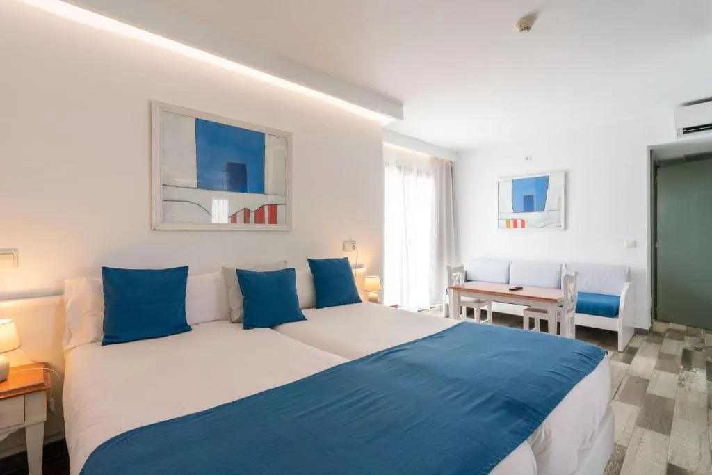 Double or Twin SUPERIOR CAPACITY 3 Room, Guya Wave, Majorca