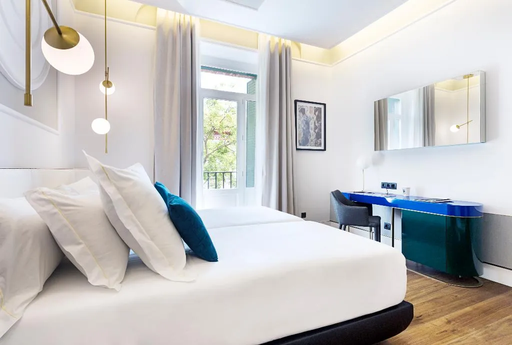 DOUBLE PREMIUM Room, One Shot Fortuny 07, Madrid