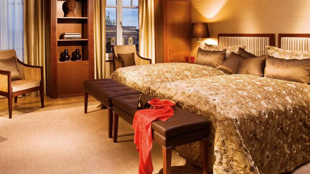 SUITE DELUXE Room, Adlon Kempinski Berlin, Berlin