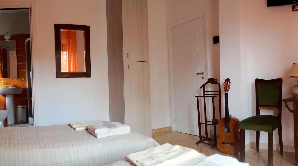 Room, B&B Bibliotechina, Naples