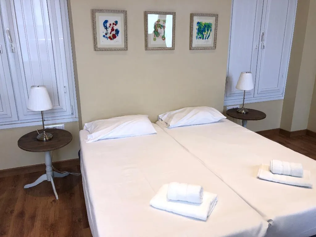 Room, Life Apartments San Vicente, Seville