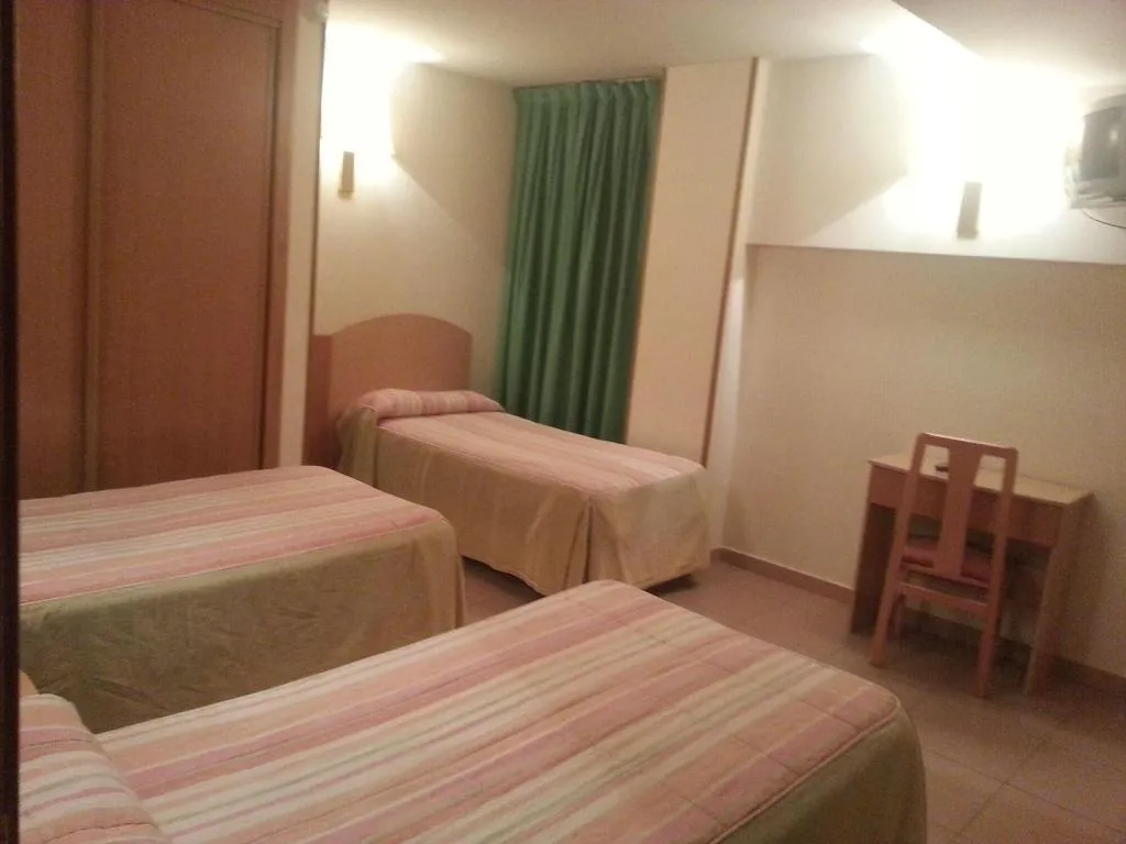 Room, Hostal El Arco, Madrid
