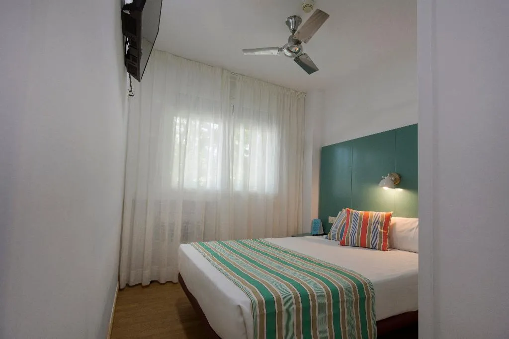 Double or Twin STANDARD Room, Yomo Hostal Bcn Port, Barcelona